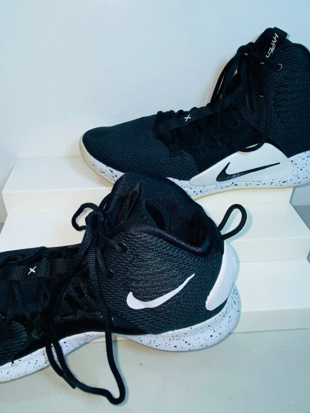 Men's 10.5M NIKE HYPERDUNK X EP BLACK W/Speckled Midsole Mid-Top AO7890-001